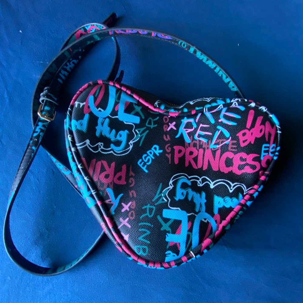 Heart-Shaped Graffiti Purse  🪐